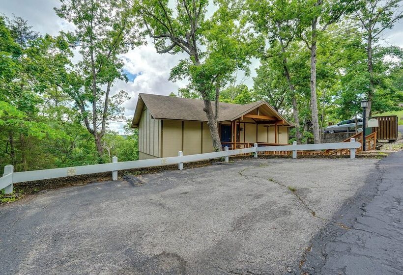Walk To Lake: Osage Beach Home W/ Grill!