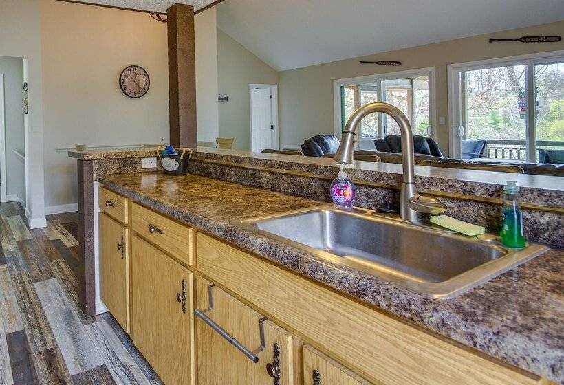 Walk To Lake: Osage Beach Home W/ Grill!