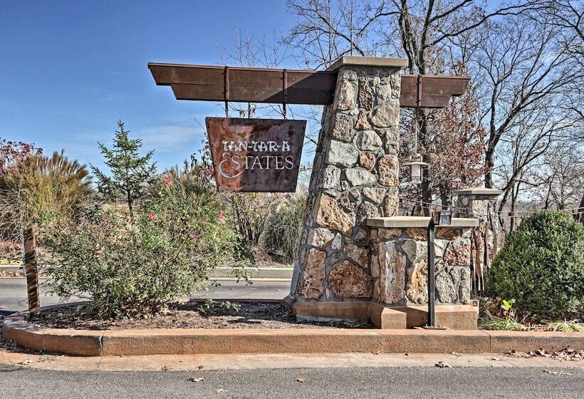 Walk To Lake: Osage Beach Home W/ Grill!