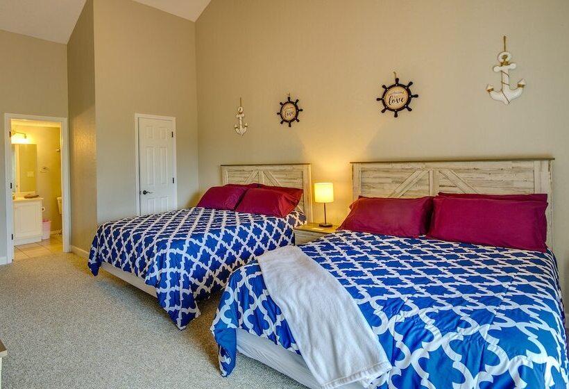 Walk To Lake: Osage Beach Home W/ Grill!