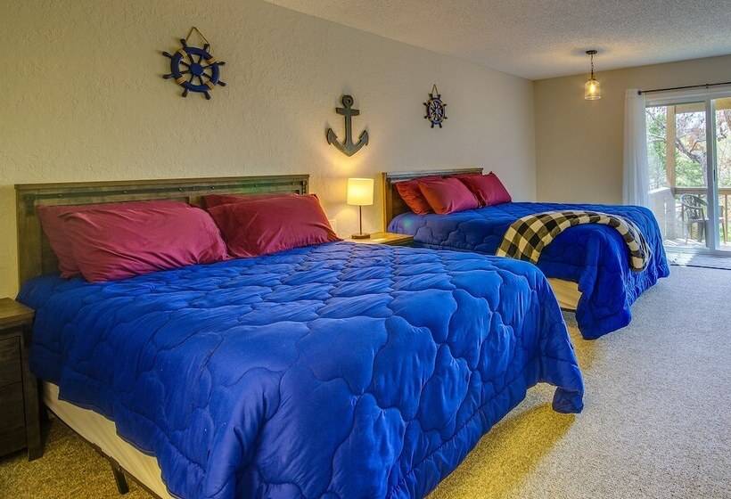 Walk To Lake: Osage Beach Home W/ Grill!