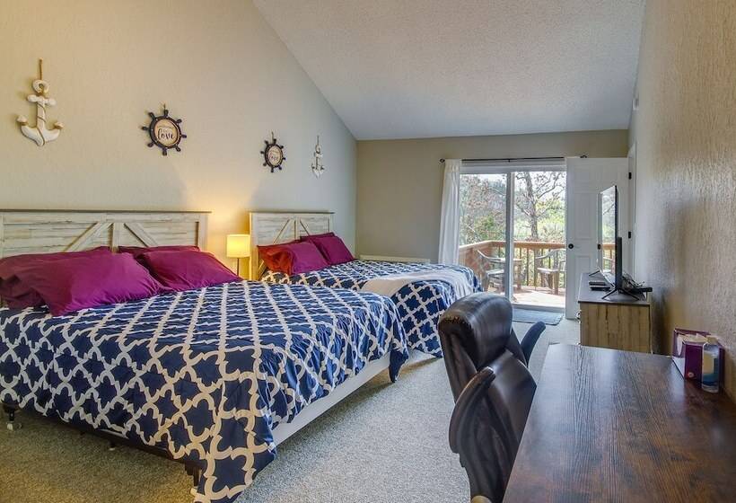 Walk To Lake: Osage Beach Home W/ Grill!