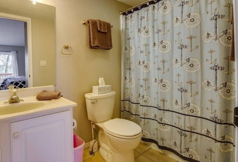 Walk To Lake: Osage Beach Home W/ Grill!