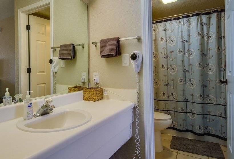 Walk To Lake: Osage Beach Home W/ Grill!