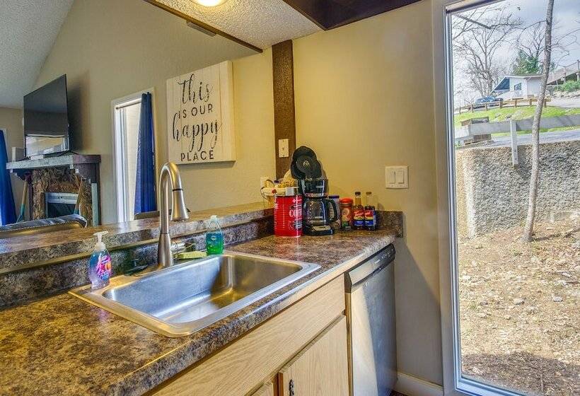 Walk To Lake: Osage Beach Home W/ Grill!