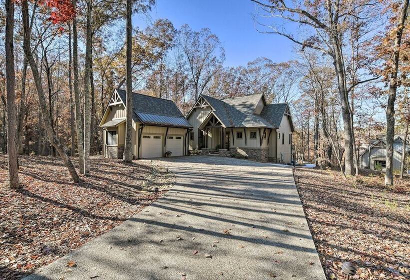 Lake Keowee Cottage W/ Deck & Private Dock!