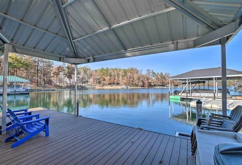 Lake Keowee Cottage W/ Deck & Private Dock!