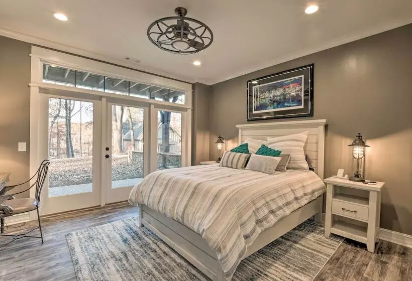 Lake Keowee Cottage W/ Deck & Private Dock!