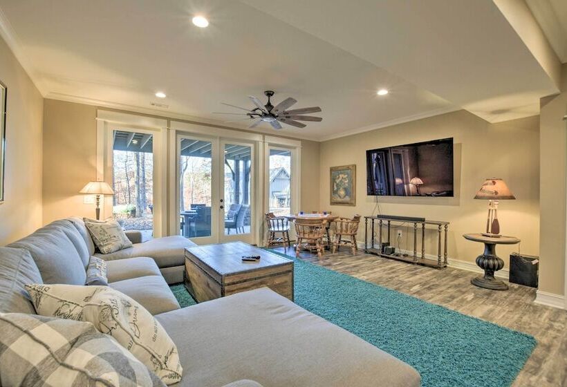 Lake Keowee Cottage W/ Deck & Private Dock!