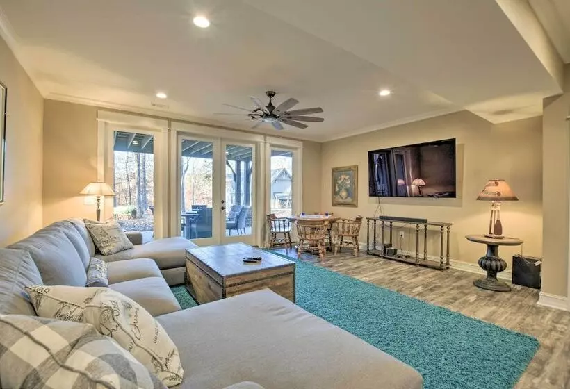 Lake Keowee Cottage W/ Deck & Private Dock!