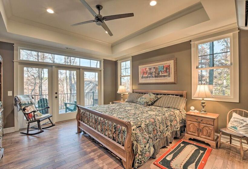 Lake Keowee Cottage W/ Deck & Private Dock!