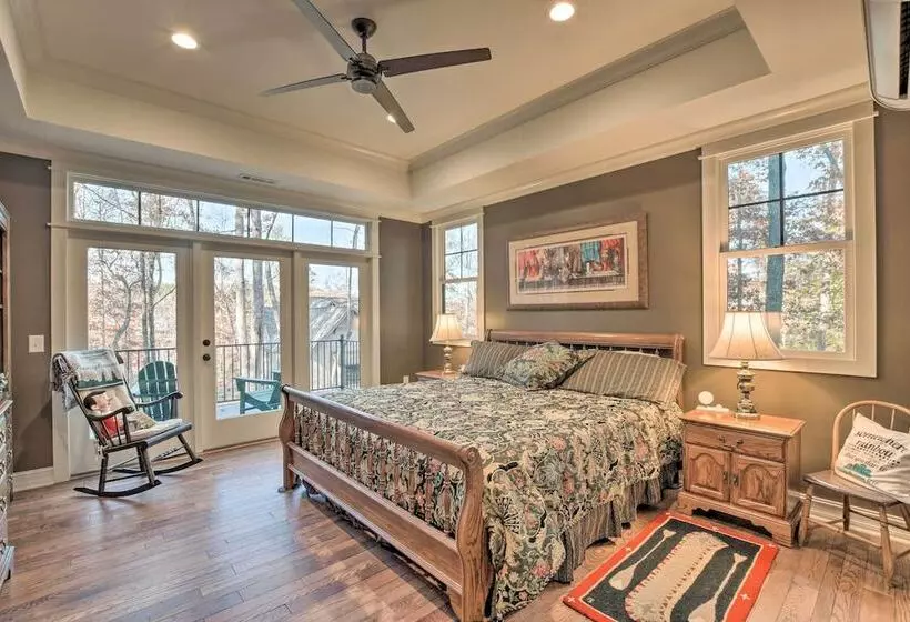 Lake Keowee Cottage W/ Deck & Private Dock!