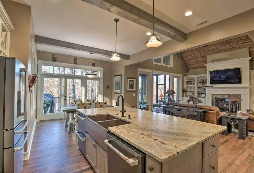 Lake Keowee Cottage W/ Deck & Private Dock!