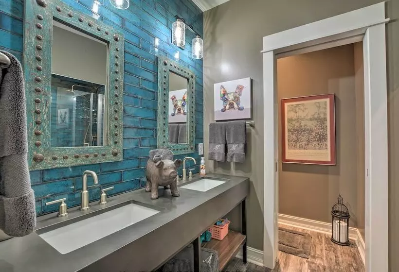 Lake Keowee Cottage W/ Deck & Private Dock!