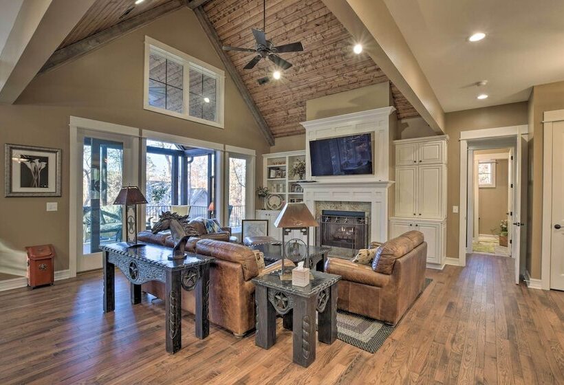 Lake Keowee Cottage W/ Deck & Private Dock!