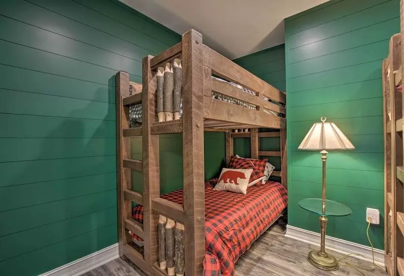 Lake Keowee Cottage W/ Deck & Private Dock!