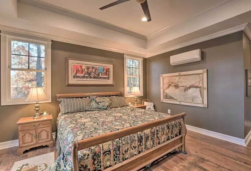 Lake Keowee Cottage W/ Deck & Private Dock!