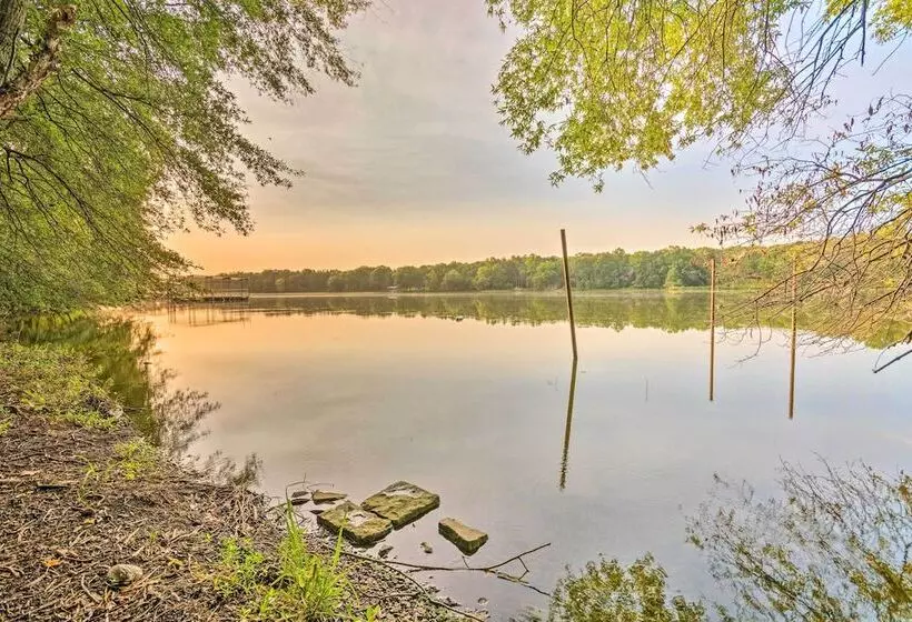 Lakefront Hideaway In Scranton: Spacious Deck