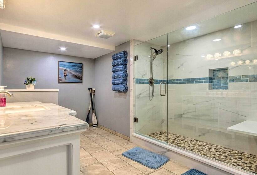 Lakefront Hideaway In Scranton: Spacious Deck