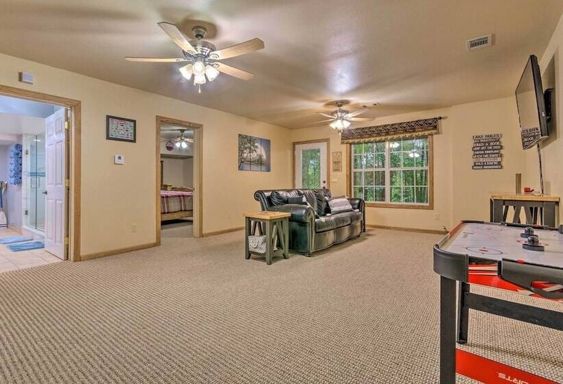 Lakefront Hideaway In Scranton: Spacious Deck