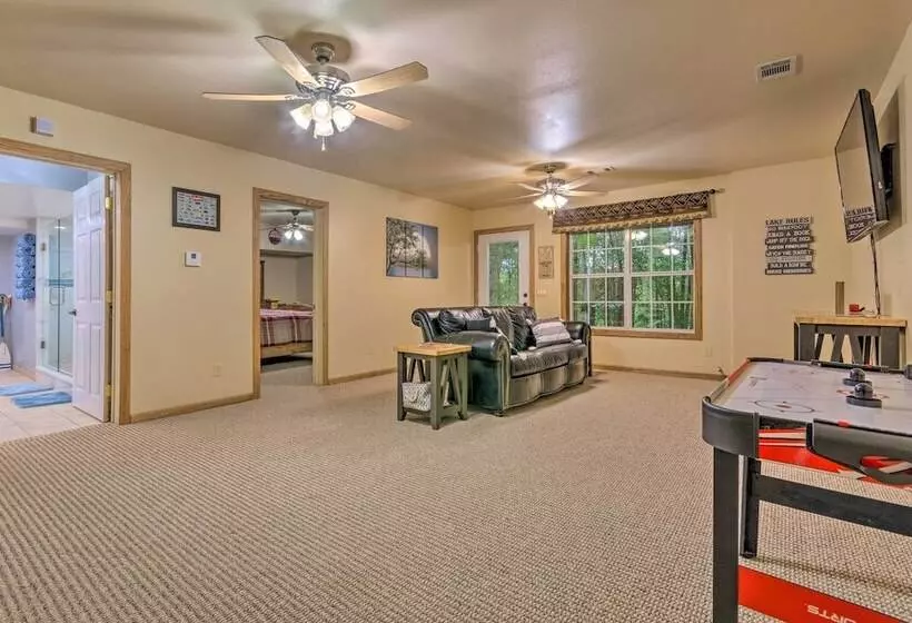 Lakefront Hideaway In Scranton: Spacious Deck