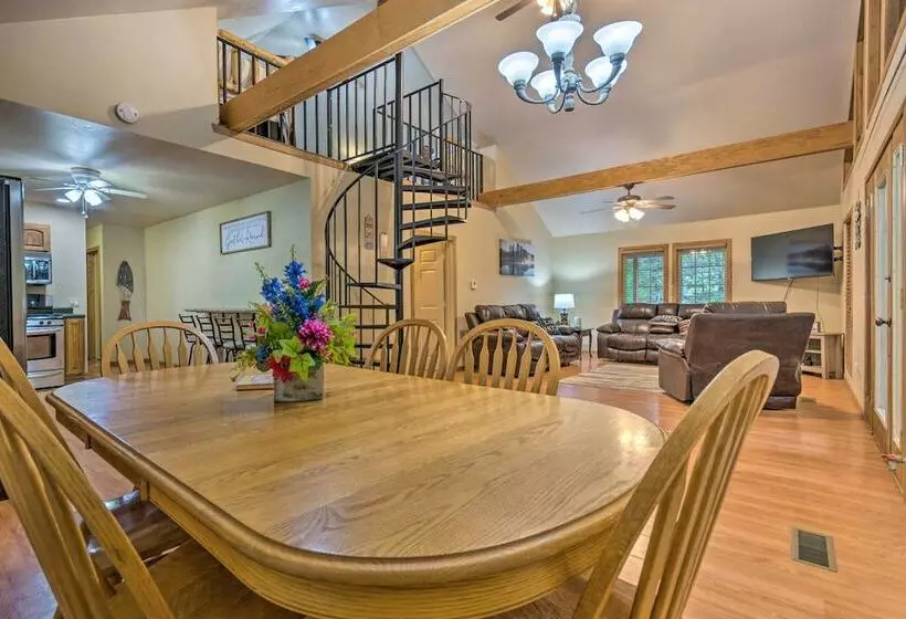 Lakefront Hideaway In Scranton: Spacious Deck