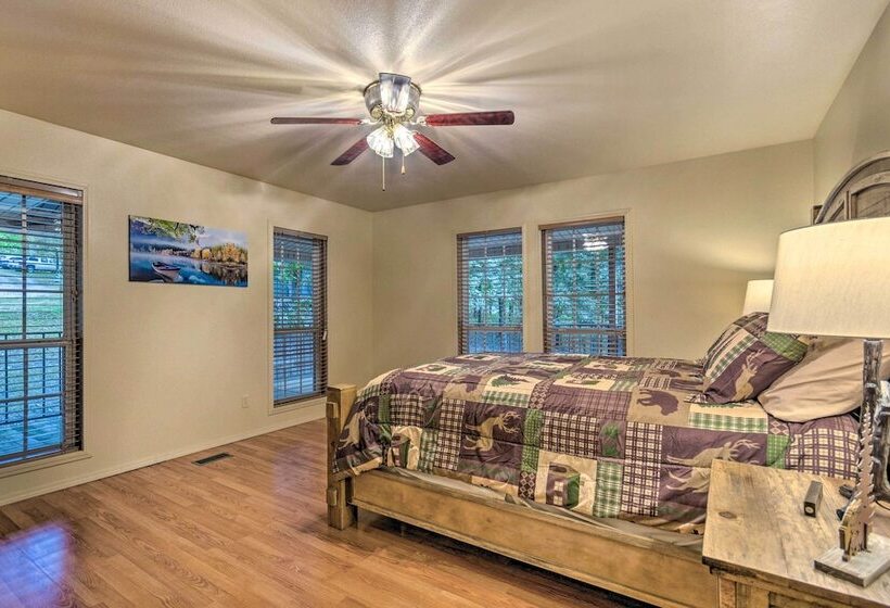 Lakefront Hideaway In Scranton: Spacious Deck