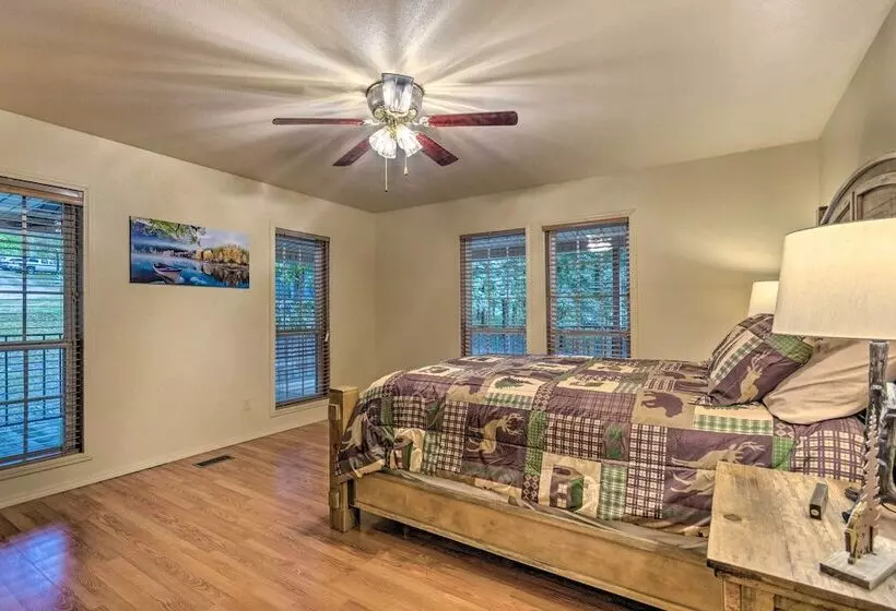 Lakefront Hideaway In Scranton: Spacious Deck