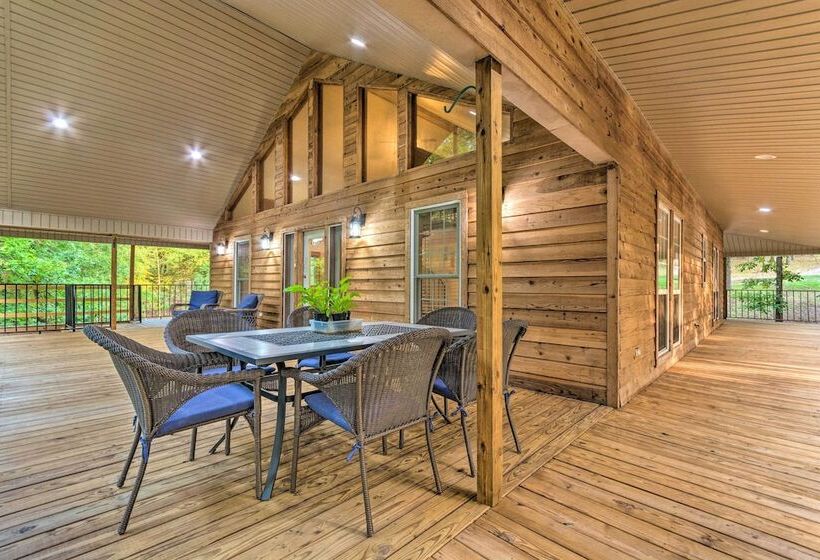 Lakefront Hideaway In Scranton: Spacious Deck