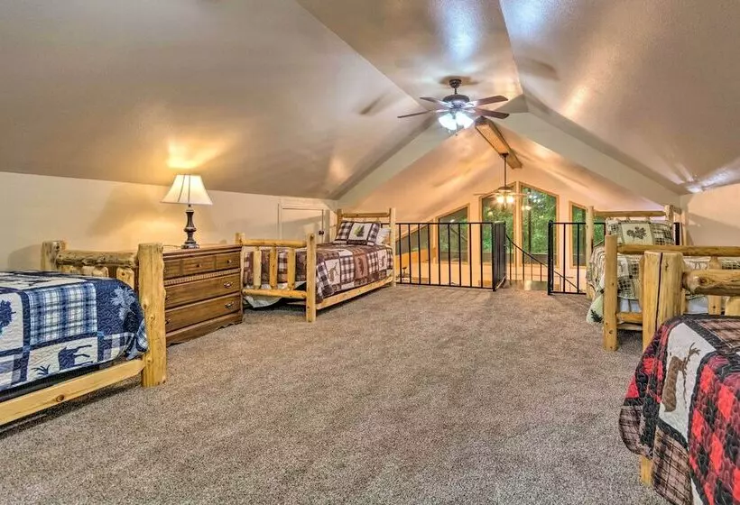 Lakefront Hideaway In Scranton: Spacious Deck