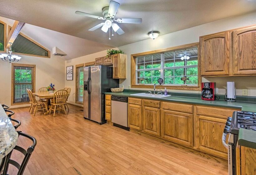 Lakefront Hideaway In Scranton: Spacious Deck