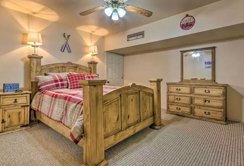 Lakefront Hideaway In Scranton: Spacious Deck