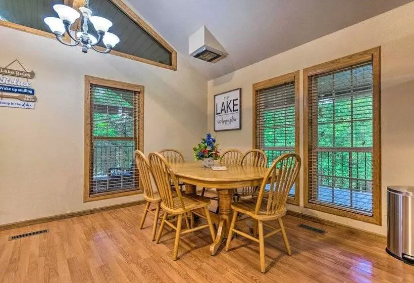 Lakefront Hideaway In Scranton: Spacious Deck