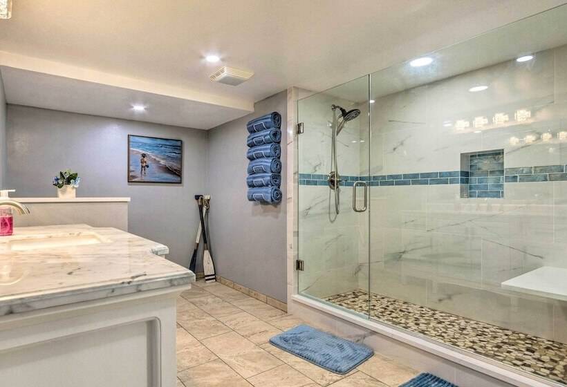 Lakefront Hideaway In Scranton: Spacious Deck