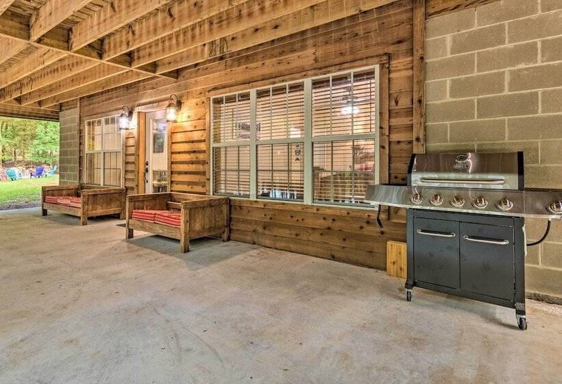 Lakefront Hideaway In Scranton: Spacious Deck