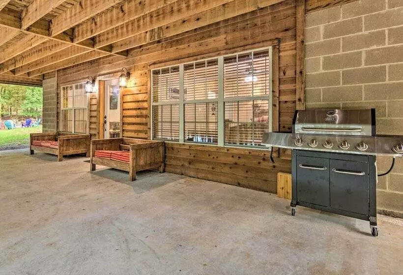 Lakefront Hideaway In Scranton: Spacious Deck