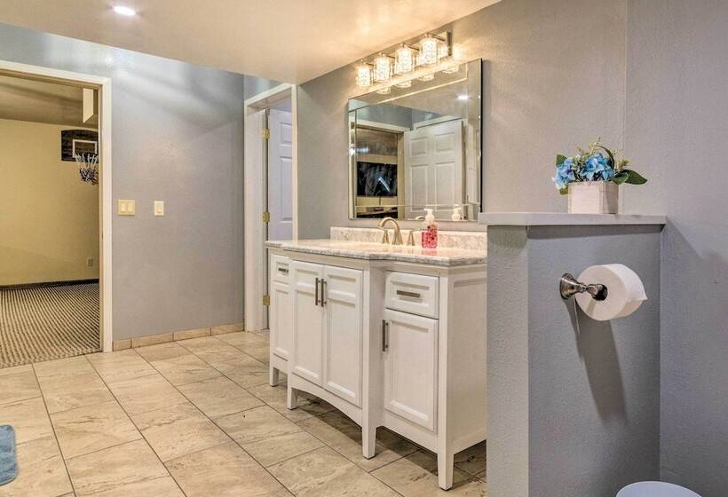 Lakefront Hideaway In Scranton: Spacious Deck