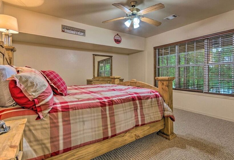 Lakefront Hideaway In Scranton: Spacious Deck