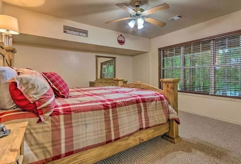 Lakefront Hideaway In Scranton: Spacious Deck