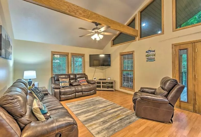 Lakefront Hideaway In Scranton: Spacious Deck