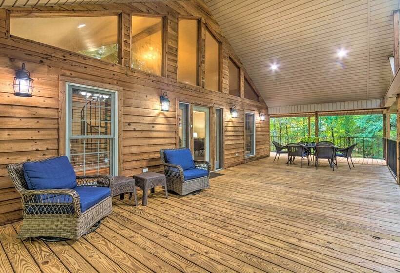 Lakefront Hideaway In Scranton: Spacious Deck