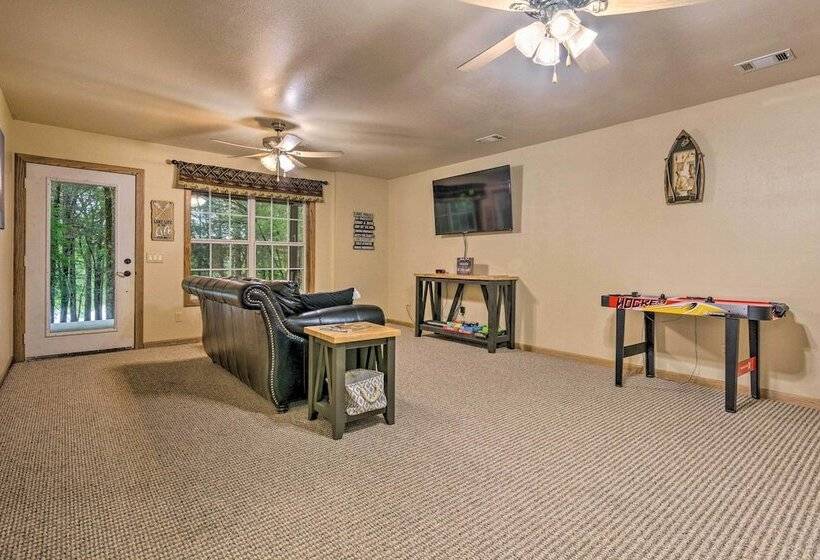 Lakefront Hideaway In Scranton: Spacious Deck