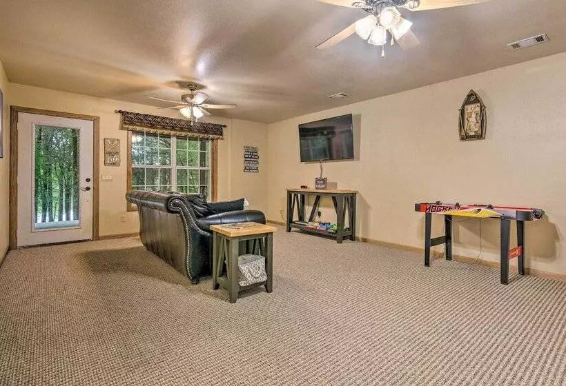 Lakefront Hideaway In Scranton: Spacious Deck