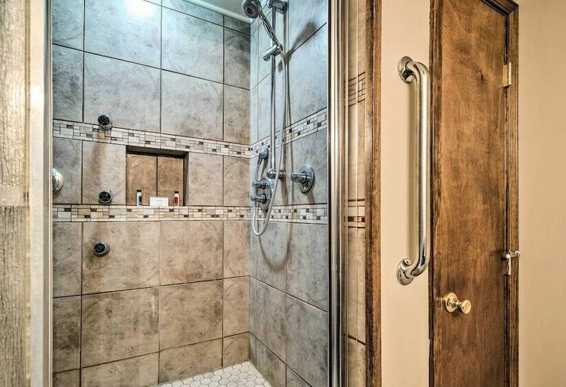 Lakeside Abode: 13 Mi To Silver Dollar City!