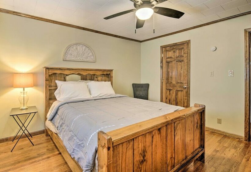 Lakeside Abode: 13 Mi To Silver Dollar City!