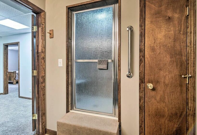 Lakeside Abode: 13 Mi To Silver Dollar City!