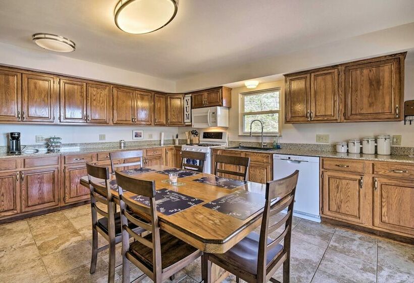 Lakeside Abode: 13 Mi To Silver Dollar City!