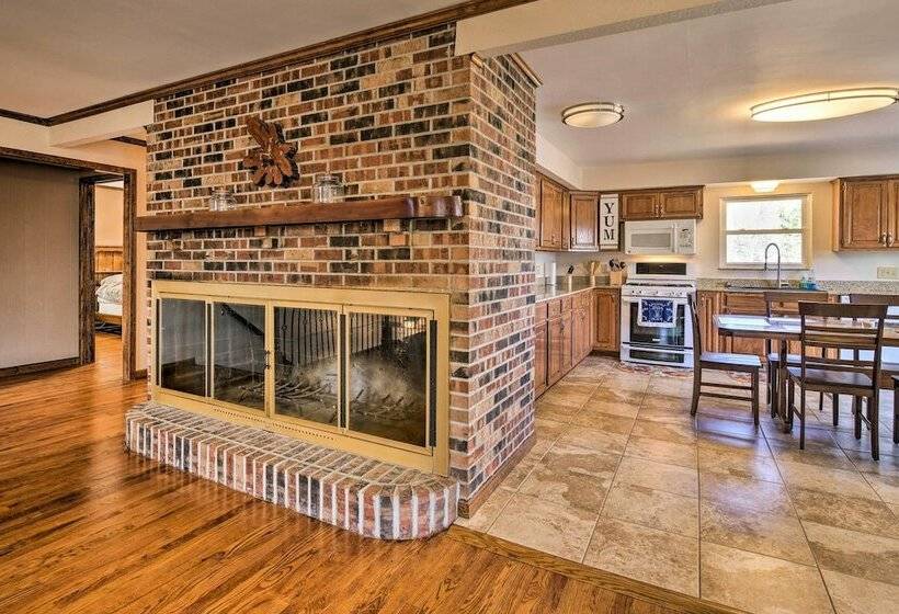 Lakeside Abode: 13 Mi To Silver Dollar City!