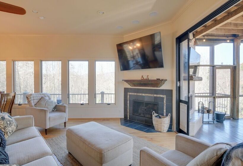 Landrum Treehouse Hot Tub & Trail Access!