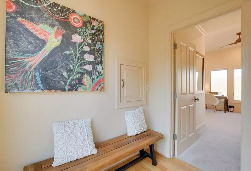 Landrum  Treehouse    Hot Tub & Trail Access!